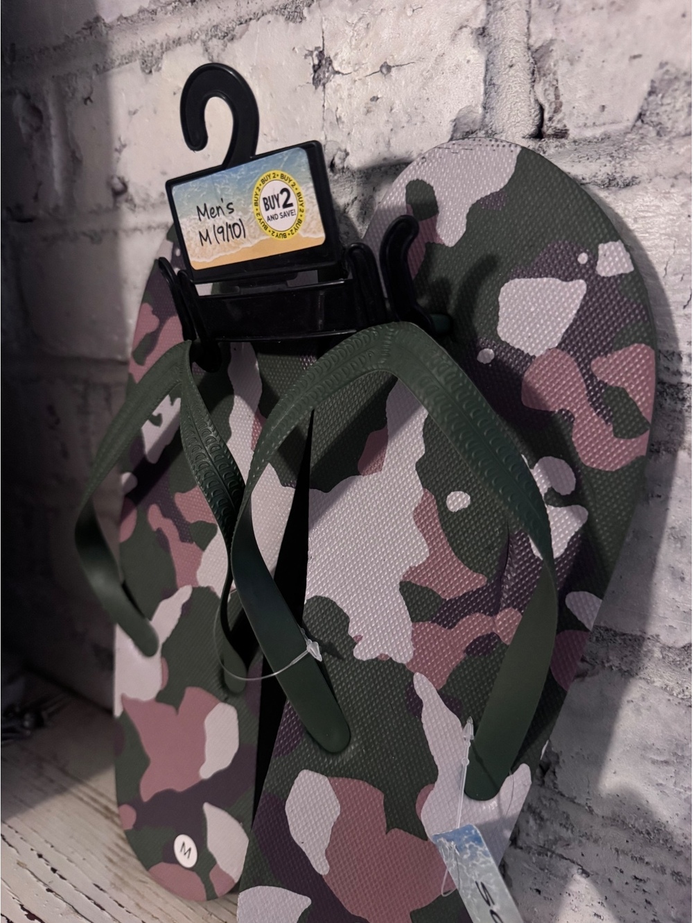 Men's Camouflage Flip Flops Size M (9/10)